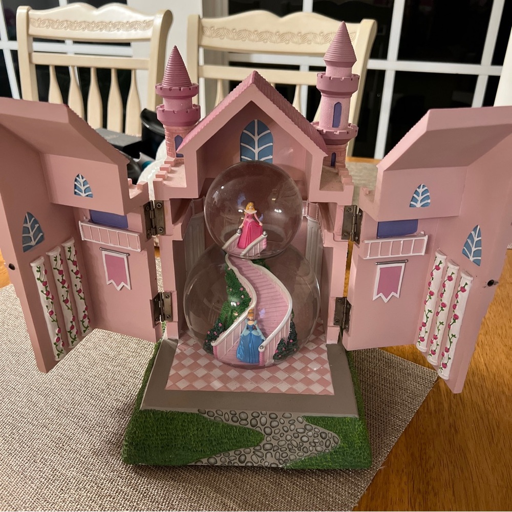Disney Store Princess Castle resin Snow globe Cinderella Snow White Belle as is